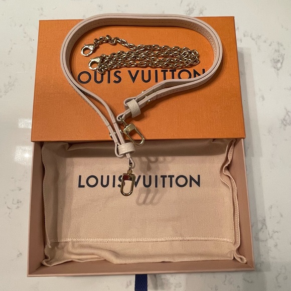 SOLD Louis Vuitton Easy Pouch on Strap SOLD - Picture 5 of 14